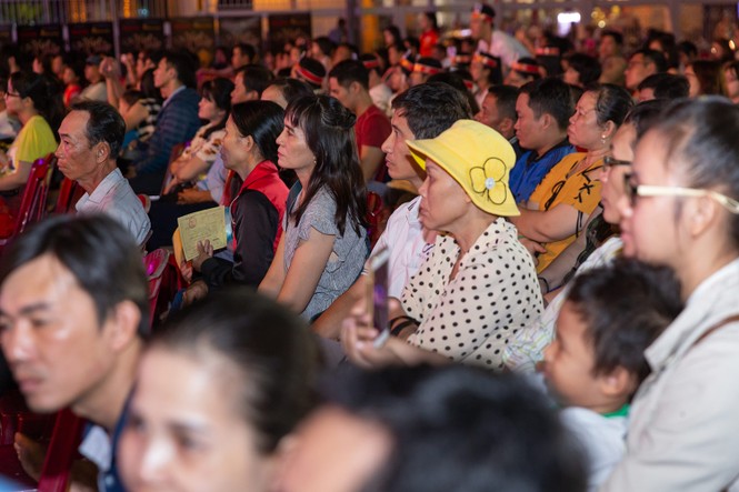 Hoa hậu Mỹ Linh làm MC trong chương trình chào xuân cho công nhân - ảnh 4