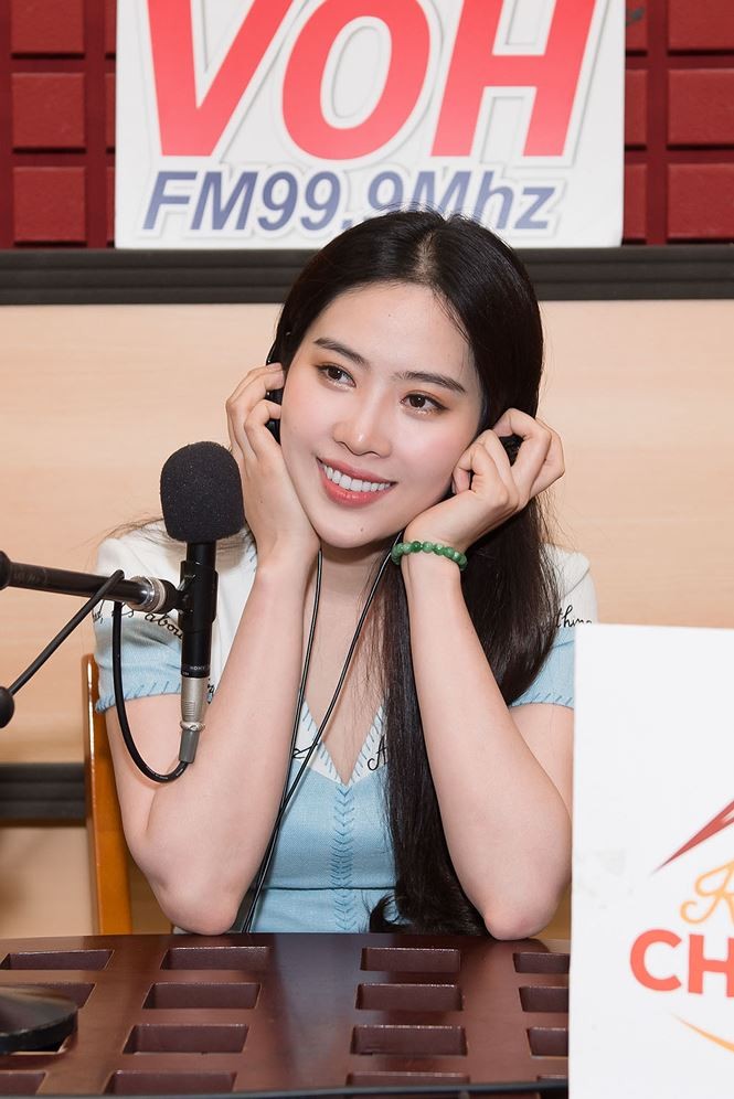 Showbiz 19/3: Lộ tin nhắn Ronaldo 'gạ tình' trắng trợn mỹ nữ bốc lửa - ảnh 5