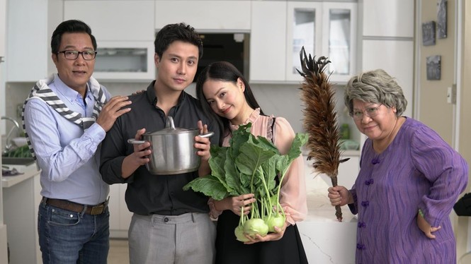 Showbiz 19/3: Lộ tin nhắn Ronaldo 'gạ tình' trắng trợn mỹ nữ bốc lửa - ảnh 3