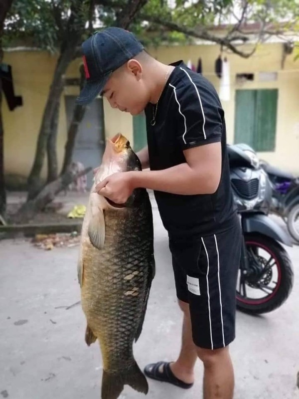 Bắt được con cá chép 20kg, sang tay ngay chục triệu đồng - ảnh 4
