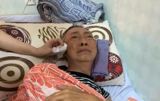Nghệ sĩ Lê Bình phải vào phòng hồi sức cấp cứu, dùng máy thở - ảnh 1