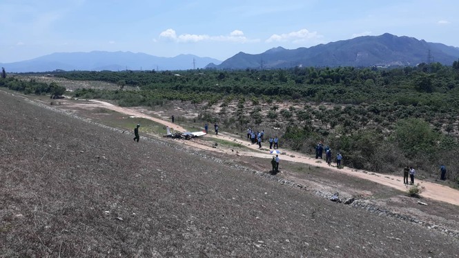 Máy bay quân sự rơi ở Khánh Hoà, hai phi công tử nạn - ảnh 1