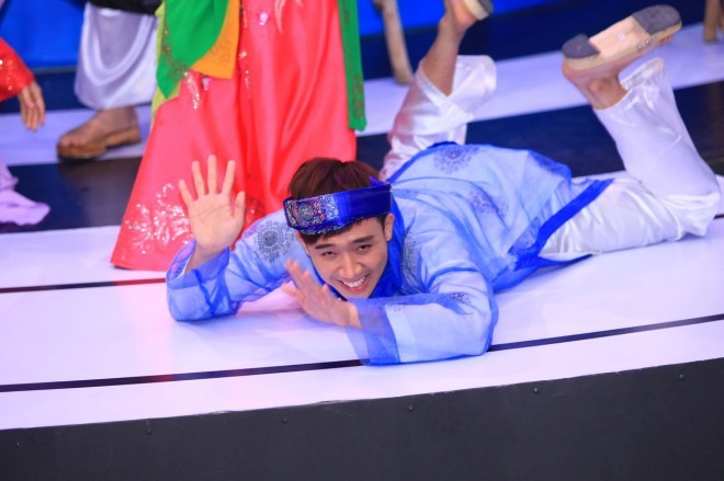 Trấn Thành gặp 'sự cố' trên sân khấu khiến khán giả ôm bụng cười - ảnh 7