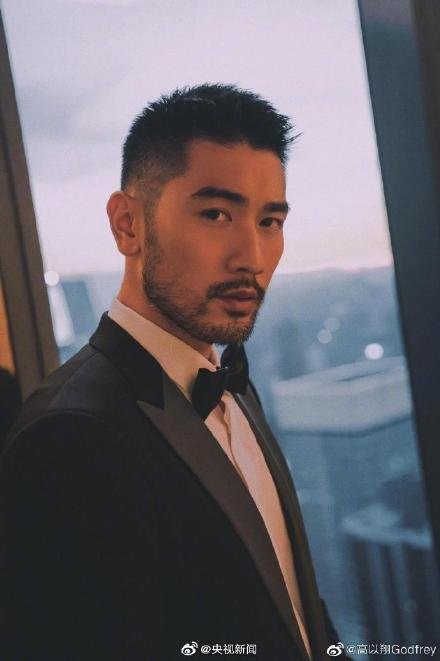 Showbiz 5/12: 'Sốc' với lí do con gái không muốn giới thiệu Lý Liên Kiệt là cha - ảnh 3