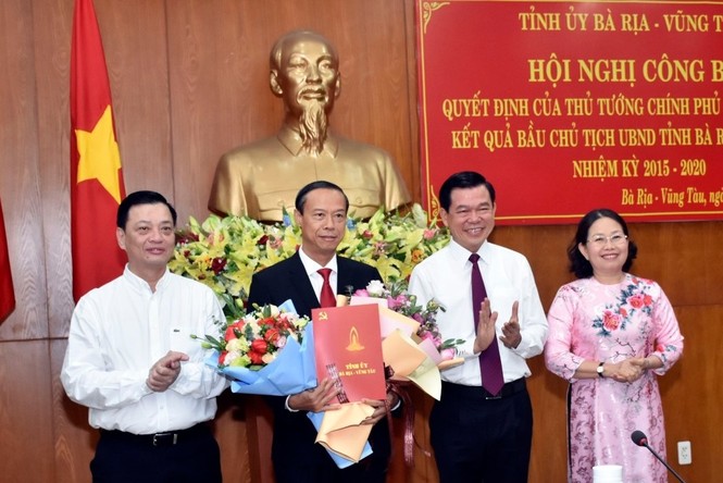 Công bố quyết định của Thủ tướng Chính phủ về công tác cán bộ - ảnh 1