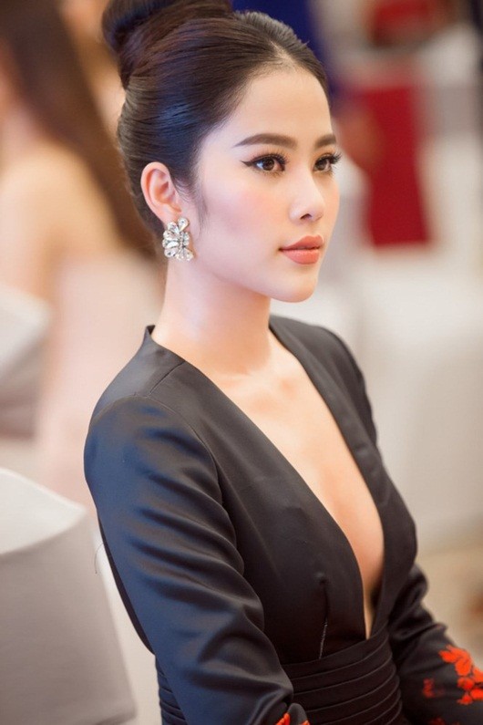 Showbiz 13/1: Bị tố 'giật chồng, giật cha', Nam Em tuyên bố khởi kiện - ảnh 1