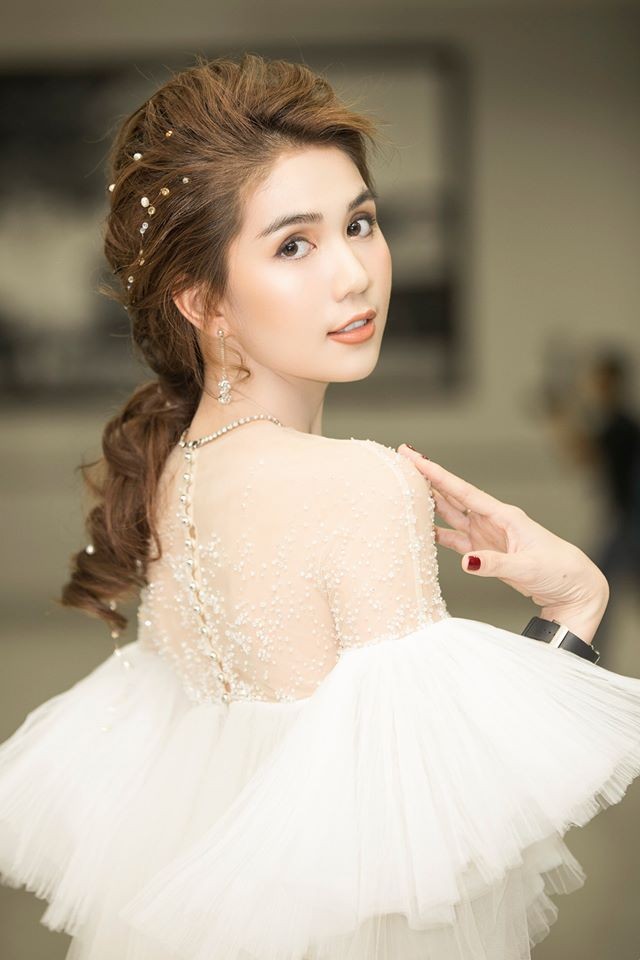 Ngọc Trinh lại gây 'sốc’ với váy xuyên thấu màu nude - ảnh 4
