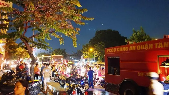 Video: Cận cảnh xe khách giường nằm bốc cháy ngùn ngụt trên đường - ảnh 2