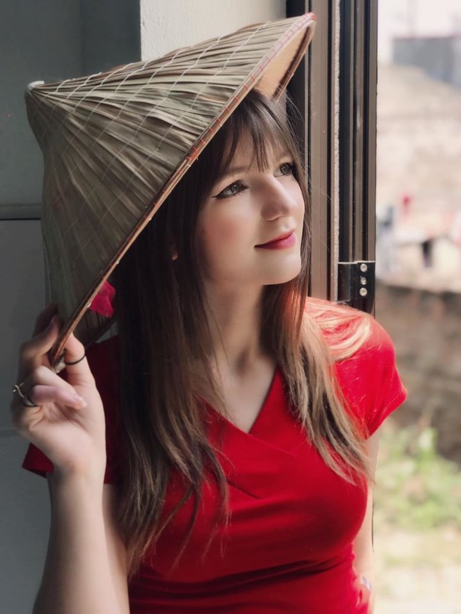 Nữ DJ người Ukraine bị đồn lộ clip nóng sở hữu mặt búp bê, thân hình 'bốc lửa' - ảnh 3