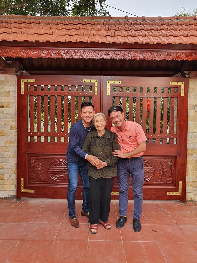 Sao Việt 27 Tết: Bảo Thanh cùng chồng đi chợ sắm đồ, Tuấn Hưng về thăm mẹ - ảnh 3