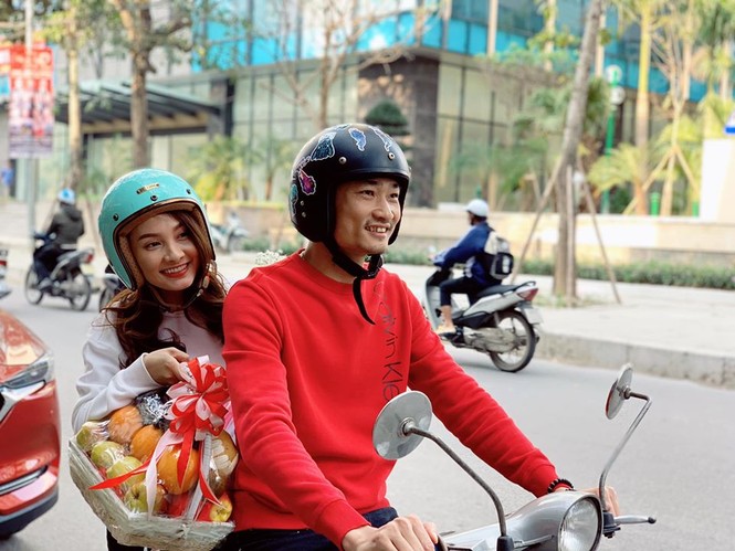 Sao Việt 27 Tết: Bảo Thanh cùng chồng đi chợ sắm đồ, Tuấn Hưng về thăm mẹ - ảnh 9