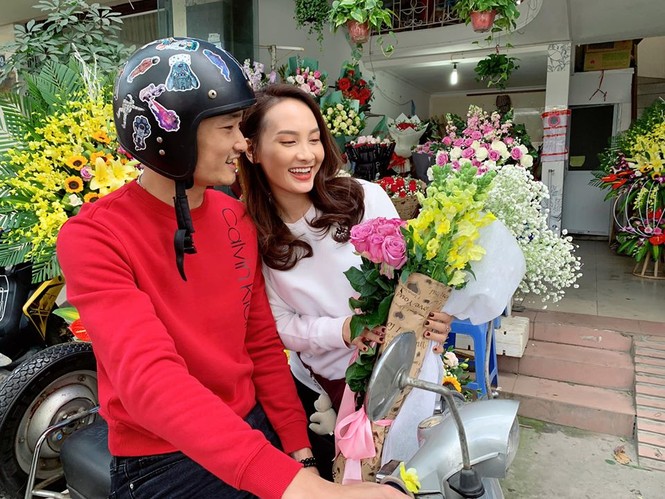 Sao Việt 27 Tết: Bảo Thanh cùng chồng đi chợ sắm đồ, Tuấn Hưng về thăm mẹ - ảnh 10