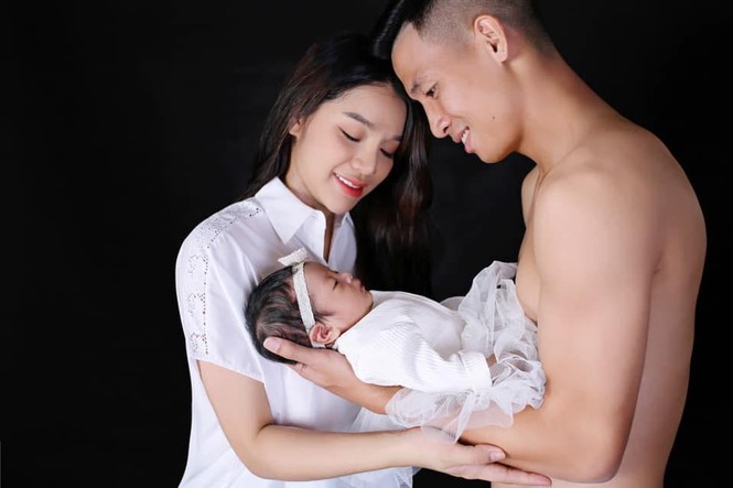 Phát 'sốt' với số tiền mà trung vệ Bùi Tiến Dũng lì xì bà xã - ảnh 2