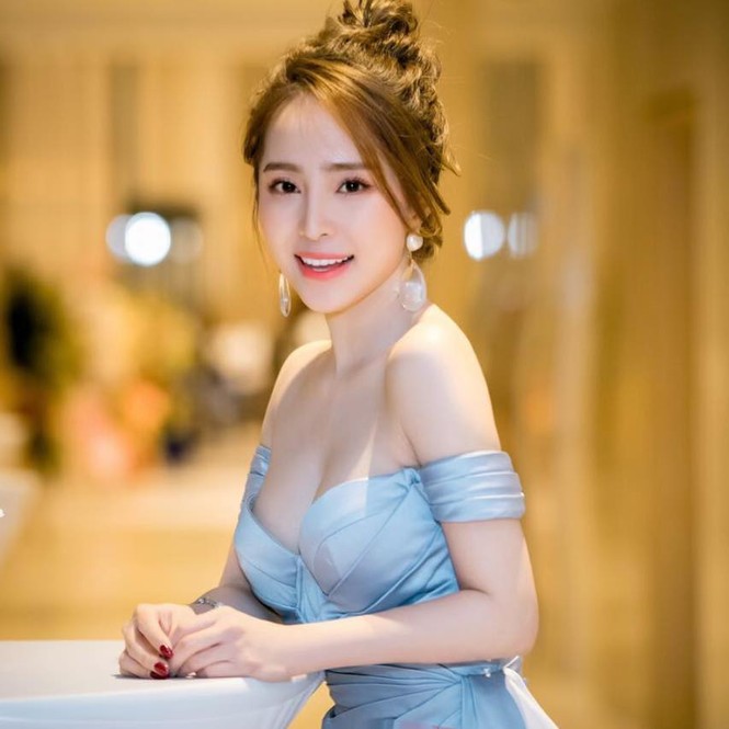 Quỳnh Nga gây 'sốt' với ảnh áo tắm màu nude khoe trọn vòng 3 - ảnh 4