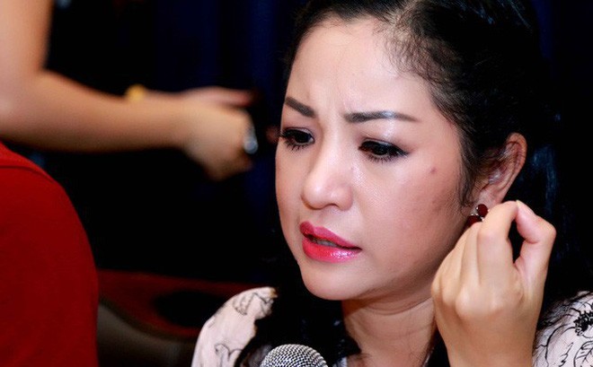 Showbiz 15/2: Quay MV trong lò mổ heo, nữ ca sĩ gây tranh cãi - ảnh 6