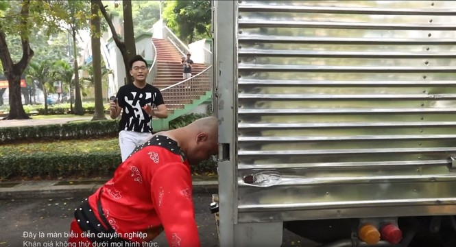 Lộ diện kỷ lục gia Việt Nam dùng đầu 'cân' cả thế giới - ảnh 2