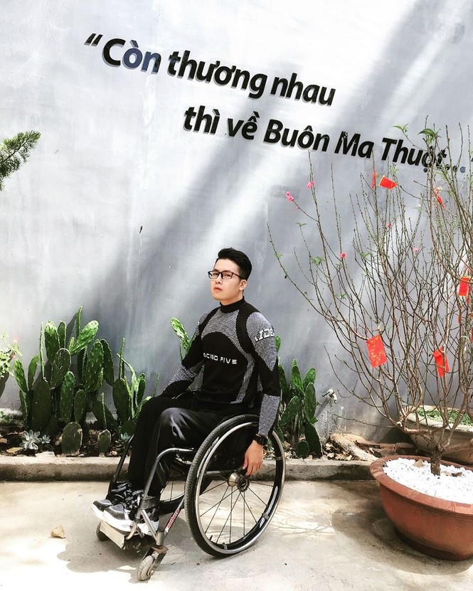 Chàng trai 9X liệt hai chân đi khắp Việt Nam bằng xe 3 bánh - ảnh 3