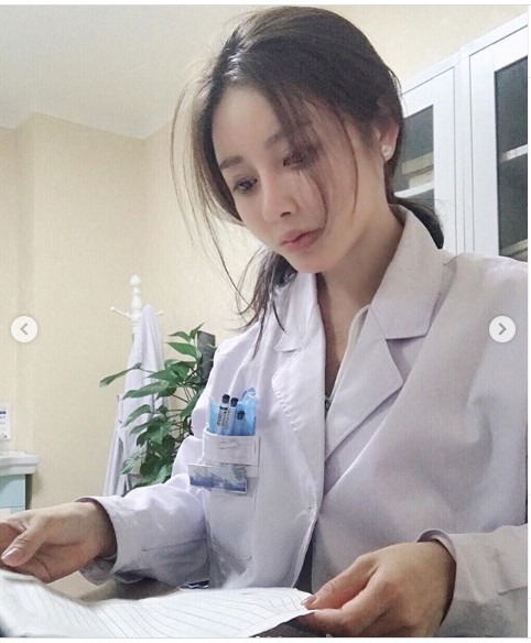 Hình thể như lực sĩ của nữ y tá Trung Quốc tham gia chống Covid -19 - ảnh 10