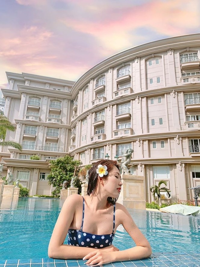 Thúy Ngân 'Gạo nếp gạo tẻ' khoe sắc vóc gợi cảm với bikini - ảnh 4