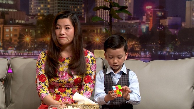 NSND Hồng Vân 'nổi da gà' khi đối đáp với cậu bé 'Siêu trí tuệ' 7 tuổi ở Vĩnh Phúc - ảnh 2