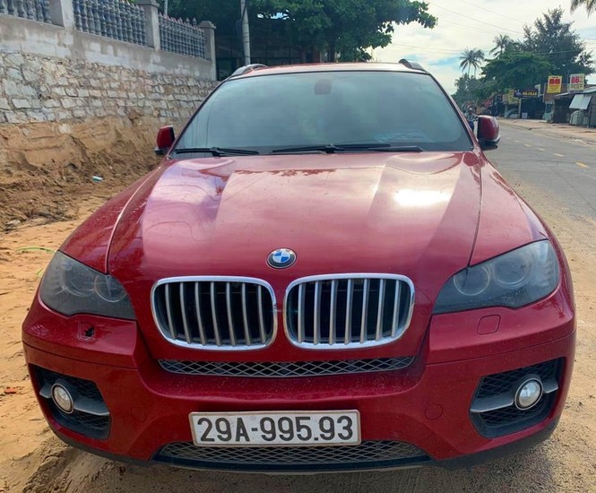 Đánh chủ resort bằng báng súng rồi lên xe BMW thoát đi - ảnh 2