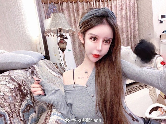 Sợ hãi với 'gương mặt rắn' của mẫu nữ 16 tuổi, đã phẫu thuật thẩm mĩ đến 70 lần - ảnh 8