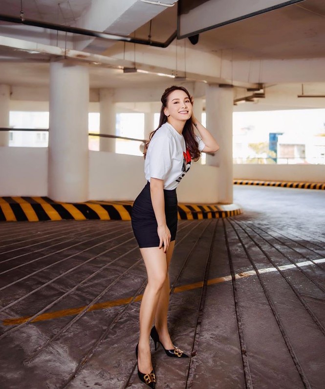 Ngỡ ngàng trước nhan sắc y đúc của chị gái sinh đôi của ca sĩ Thu Minh - ảnh 12