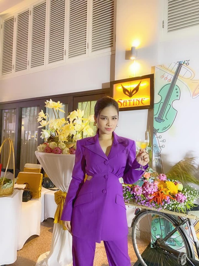 Tung ảnh vai gáy đỏ mẩn, Lâm Vĩ Dạ làm fans lo lắng - ảnh 11