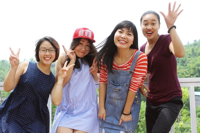 Chuyện giờ mới kể về 4 cô gái viết kịch bản phim 'Về nhà đi con' đang gây 'sốt' - ảnh 1