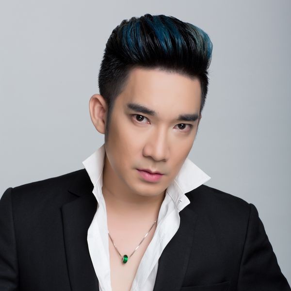 'Đệ nhất' khoe thân, 'đệ nhất' khoe của gọi tên ai trong showbiz Việt? - ảnh 1