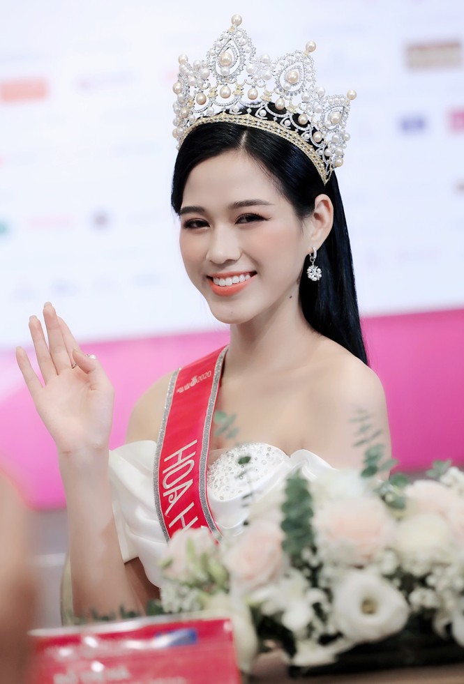 Hoa hậu Đỗ Thị Hà - tự tin và bản lĩnh - ảnh 1