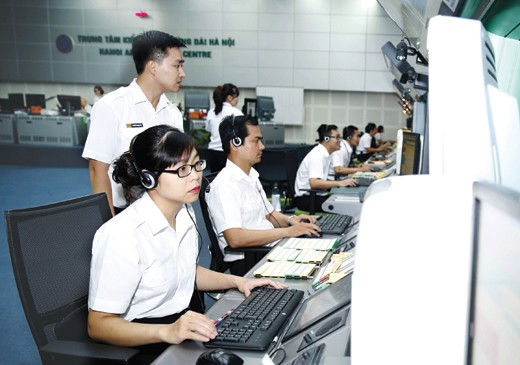 Cận cảnh nghề dẫn đường cho máy bay - ảnh 4