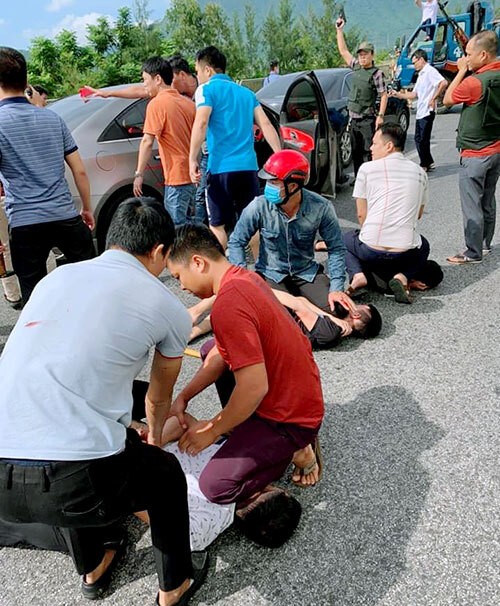 Nổ súng, truy đuổi nhóm buôn ma túy trên QL 1A - ảnh 2 Nổ súng, truy đuổi nhóm buôn ma túy trên QL 1A - ảnh 2