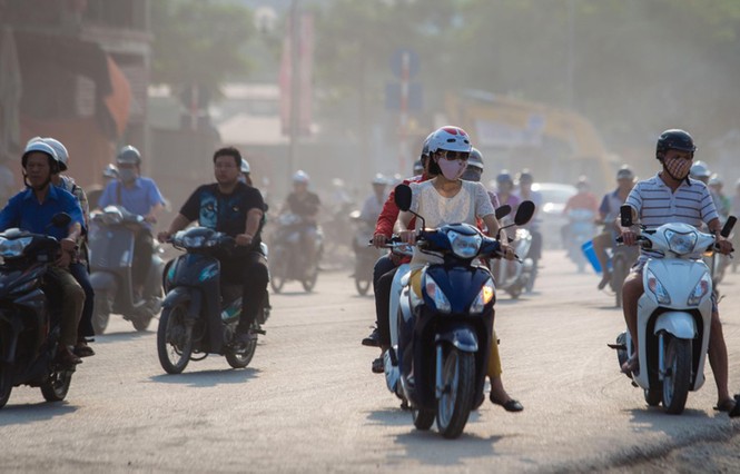 Đất cát đầy đường Hà Nội, quét hút càng thêm bụi - ảnh 10