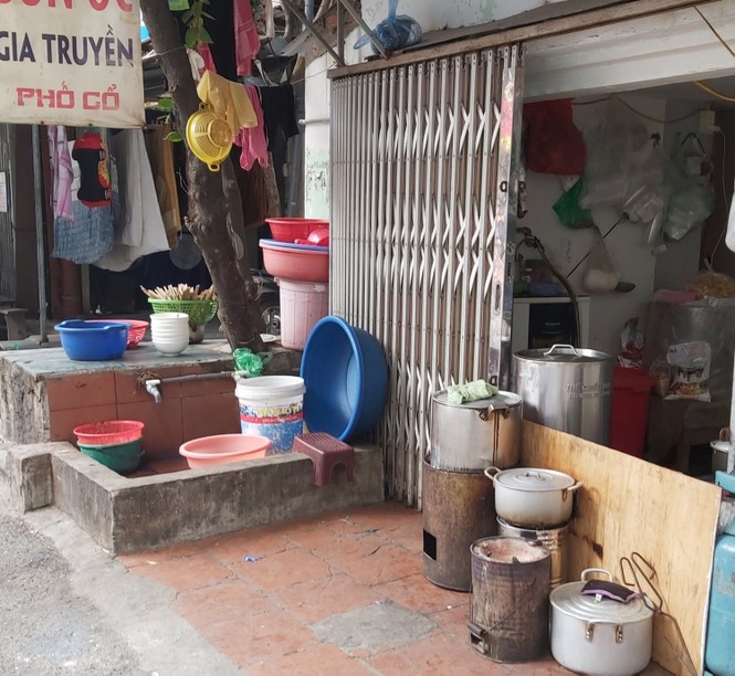 Cảnh dân Thủ đô bức bối, hít khí độc vì quán ăn dùng nhiều bếp than tổ ong - ảnh 3