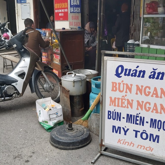 Cảnh dân Thủ đô bức bối, hít khí độc vì quán ăn dùng nhiều bếp than tổ ong - ảnh 8