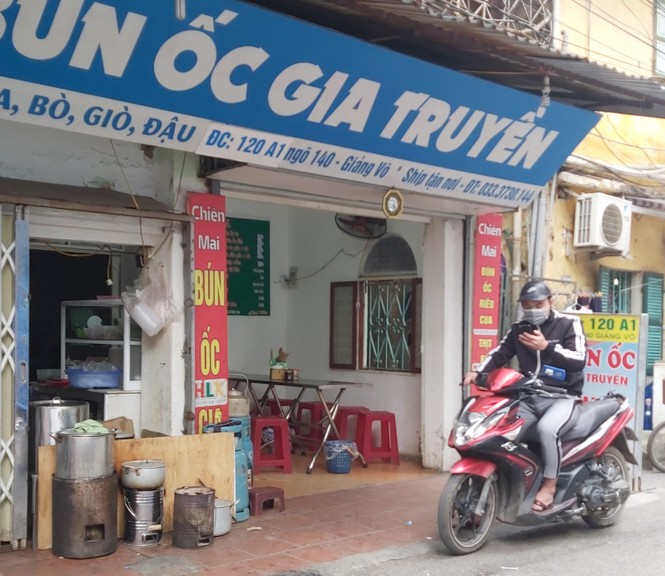 Cảnh dân Thủ đô bức bối, hít khí độc vì quán ăn dùng nhiều bếp than tổ ong - ảnh 2