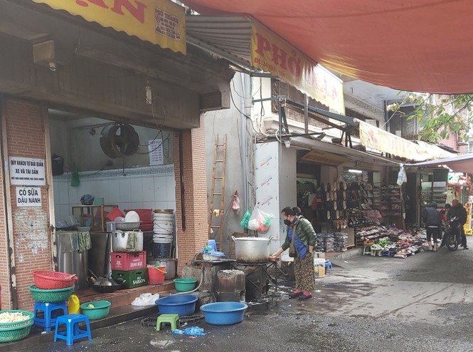 Cảnh dân Thủ đô bức bối, hít khí độc vì quán ăn dùng nhiều bếp than tổ ong - ảnh 7