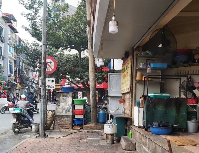 Cảnh dân Thủ đô bức bối, hít khí độc vì quán ăn dùng nhiều bếp than tổ ong - ảnh 10