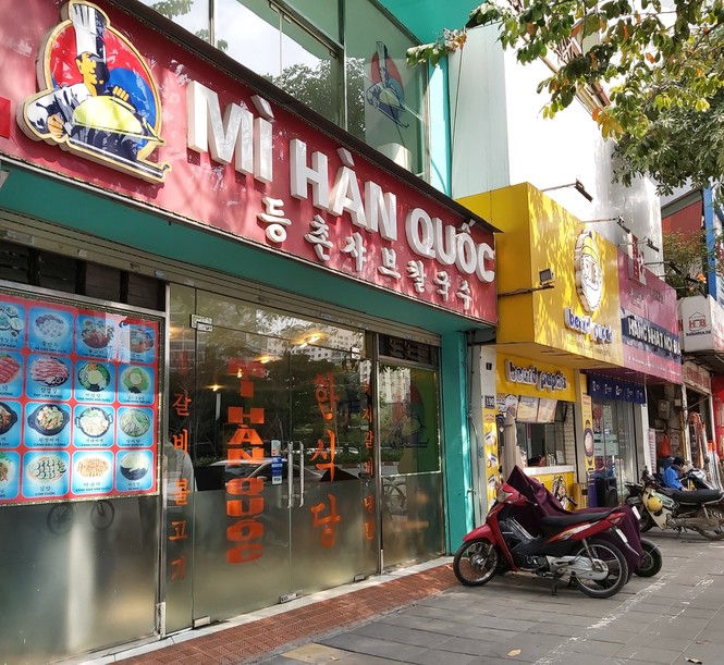 Người Hàn Quốc tại Hà Nội tích trữ thực phẩm, hạn chế đến nhà hàng - ảnh 4