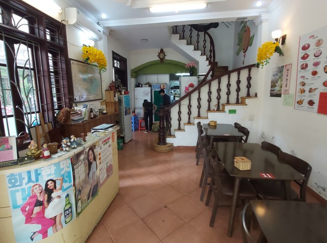 Người Hàn Quốc tại Hà Nội tích trữ thực phẩm, hạn chế đến nhà hàng - ảnh 6