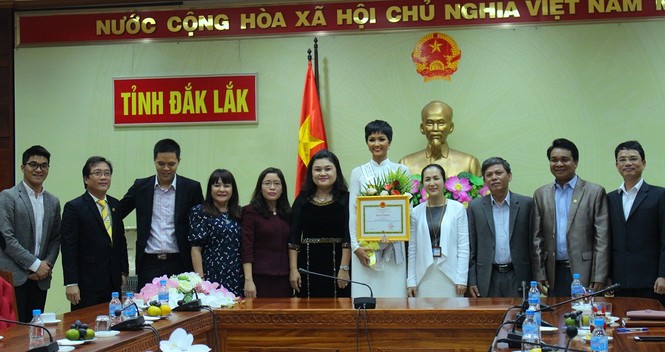 HHHV H’Hen Niê là 1 trong 10 gương mặt trẻ tiêu biểu tỉnh Đắk Lắk - ảnh 5