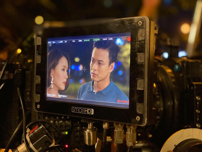 Lộ ảnh Hồng Diễm mặc váy ngắn sexy khác lạ, thân mật bên Hồng Đăng trong phim mới - ảnh 4