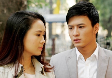 Lộ ảnh Hồng Diễm mặc váy ngắn sexy khác lạ, thân mật bên Hồng Đăng trong phim mới - ảnh 1
