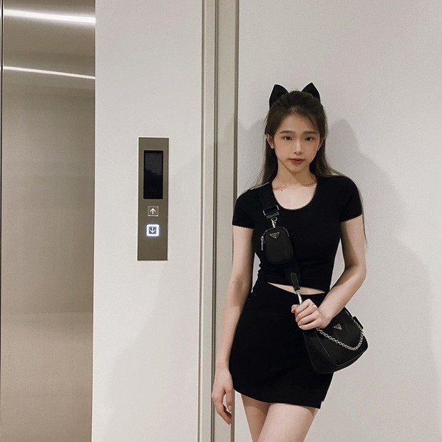 Mix & Phối - Miu Lê diện váy ngắn sexy, Amee biến hóa áo khoác thành chân váy cực cá tính - chanvaydep.net 5 Miu Lê diện váy ngắn sexy, Amee biến hóa áo khoác thành chân váy cực cá tính - ảnh 3