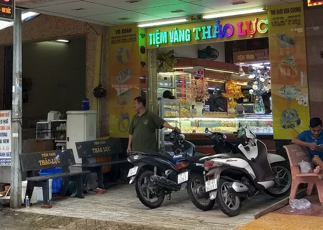 Vụ đổi 100 USD phạt 90 triệu: Kim cương, đá quý bị thu sẽ sung công - ảnh 2