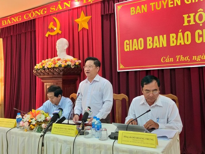 Bỏ ngỏ nhiều câu hỏi vụ đổi 100 USD bị phạt 90 triệu - ảnh 1