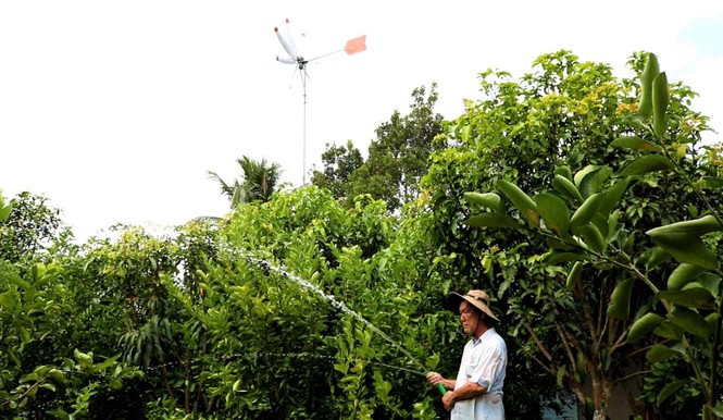 Lão nông miền tây chế tạo điện gió sinh hoạt, tiết kiệm tiền triệu mỗi tháng - ảnh 1