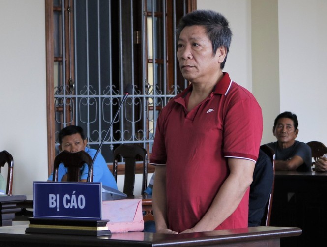 Mâu thuẫn hùn tiền, bị cáo dùng dao cứa cổ bạn nhậu - ảnh 1