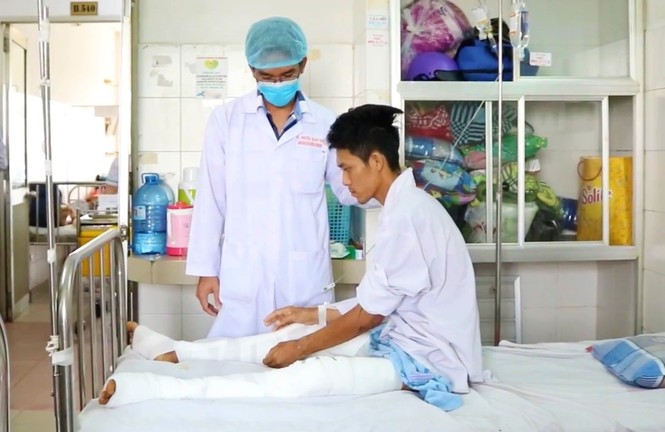Về thăm quê vợ, thanh niên bị taxi tông gãy chân - ảnh 3